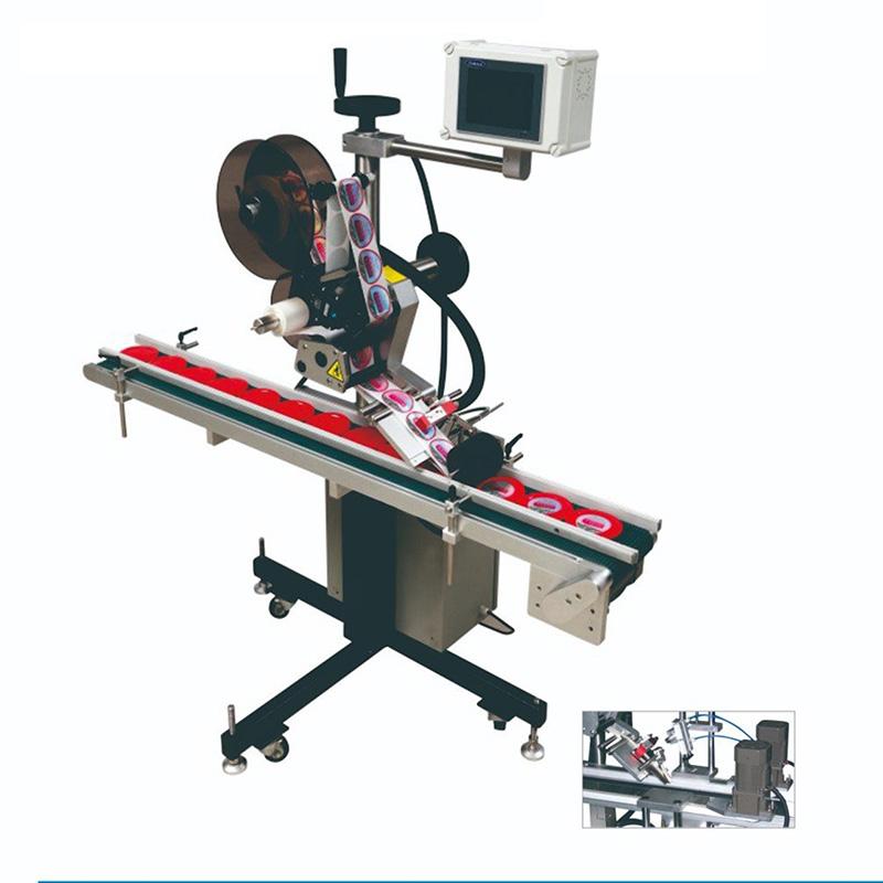 Hệ thống máy dán tem mã vạch tự động hoạt động trên dây chuyền sản xuất tại nhà máy